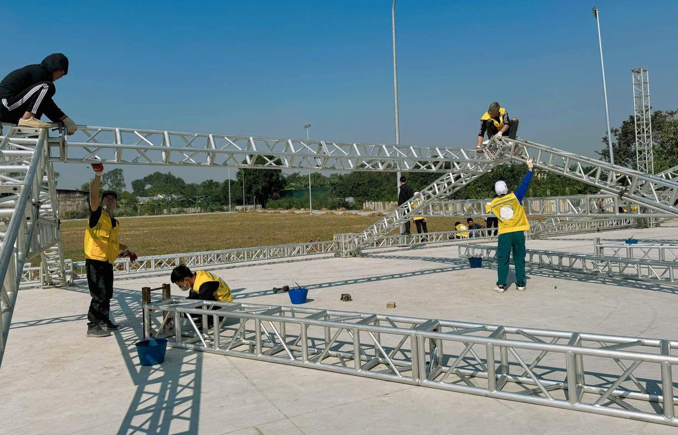 Hình ảnh rạp đám hỏi Quang Hải - Chu Thanh Huyền được tổ chức ở sân bóng. Hình ảnh rạp đám hỏi Quang Hải - Chu Thanh Huyền được tổ chức ở sân bóng.