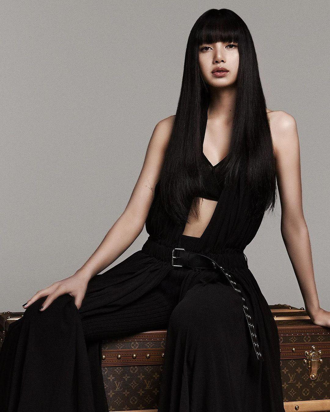 Chiều 23/7, Lisa được công bố là tân đại sứ thương hiệu Louis Vuitton giữa ồn ào đời tư. Chiều 23/7, Lisa được công bố là tân đại sứ thương hiệu Louis Vuitton giữa ồn ào đời tư.