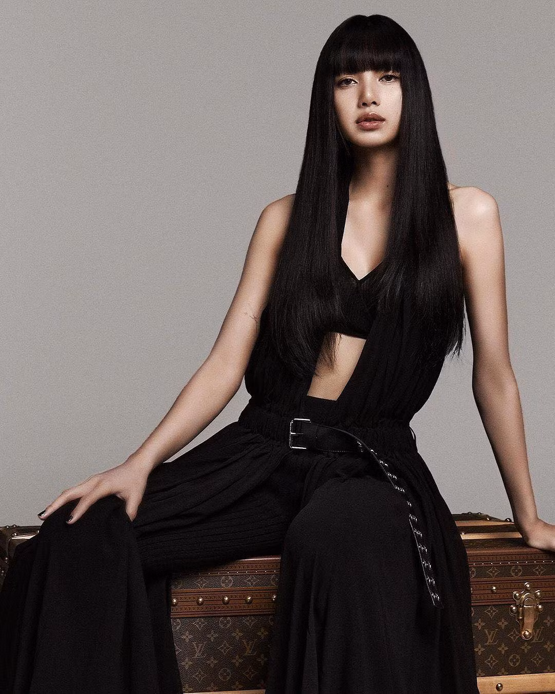 Chiều 23/7, Lisa được công bố là tân đại sứ thương hiệu Louis Vuitton giữa ồn ào đời tư. Chiều 23/7, Lisa được công bố là tân đại sứ thương hiệu Louis Vuitton giữa ồn ào đời tư.