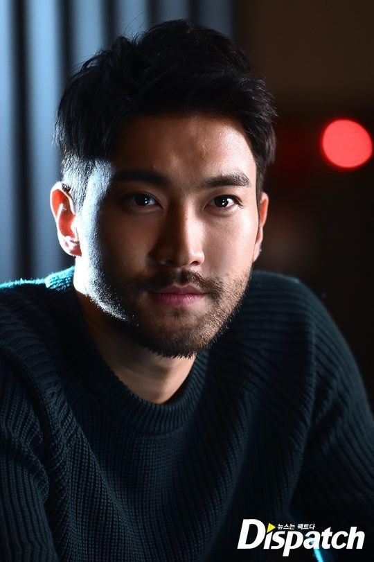 Bên cạnh hoạt động ca hát, Siwon còn được biết đến với sự nghiệp diễn xuất thành công. Khi lấn sân sang diễn xuất, anh được yêu thích qua nhiều tác phẩm như My fellow citizens, Work later, Drink now và nổi tiếng nhất là vai Kim Shin Hyuk phim She was pretty.