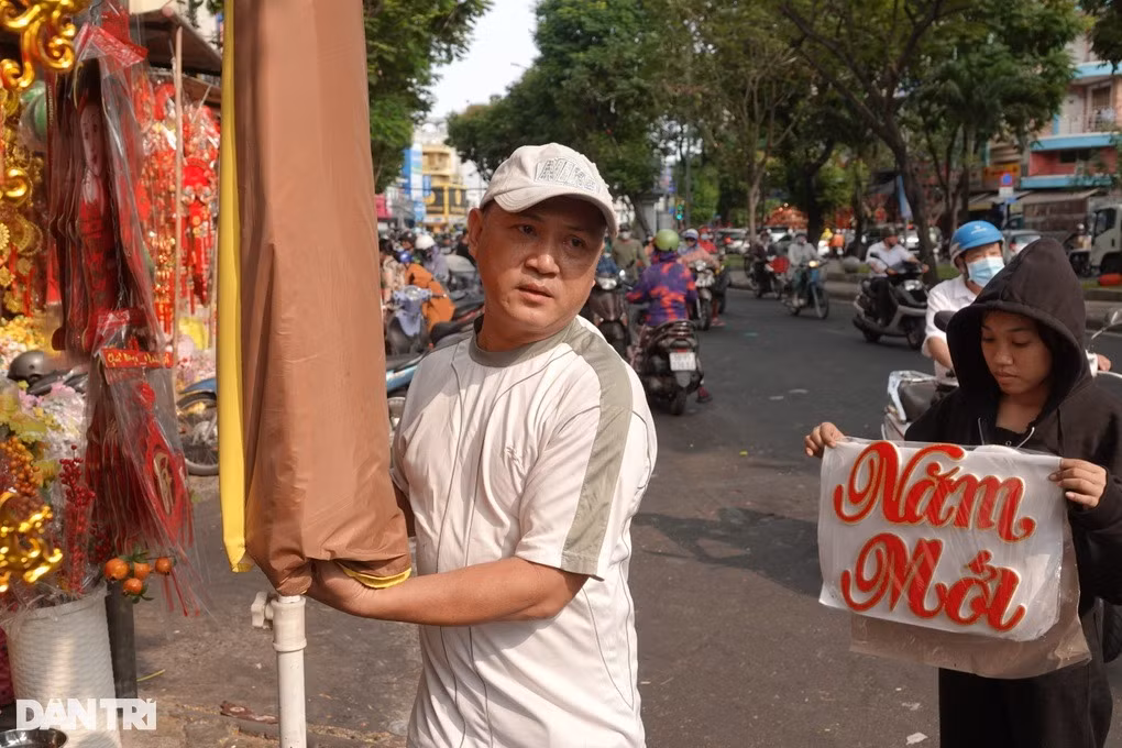 Ông Bình cho hay những đơn hàng trị giá 500-600 triệu đồng trong đợt Tết này là chuyện bình thường (Ảnh: Nguyễn Vy). Ông Bình cho hay những đơn hàng trị giá 500-600 triệu đồng trong đợt Tết này là chuyện bình thường (Ảnh: Nguyễn Vy).