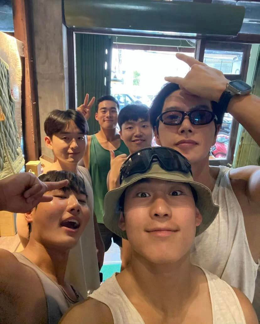 Hình ảnh Park Hae Jin ở Nha Trang cùng nhóm gymer. Hình ảnh Park Hae Jin ở Nha Trang cùng nhóm gymer.