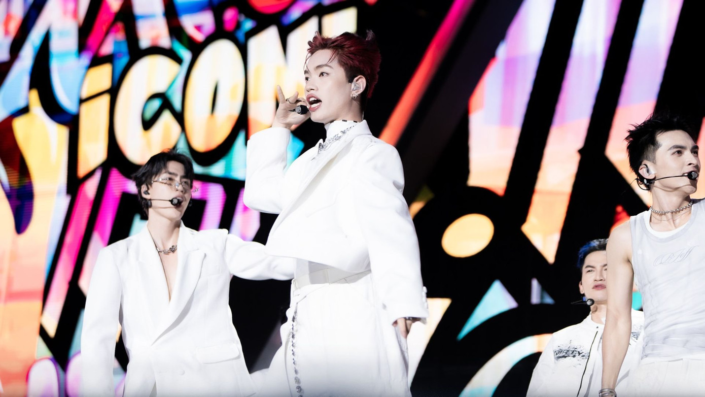 Xuyên suốt đêm concert, những ca khúc hot của chương trình đều được các anh trai đem lên sân khấu. Từ những bản nhạc sôi động như Catch Me If You Can, Ngáo ngơ, Hút, Sao hạng A, Tình đầu quá chén… đến những bản ballad cảm xúc như Bao lời con chưa nói, Thi sĩ, Hào quang…