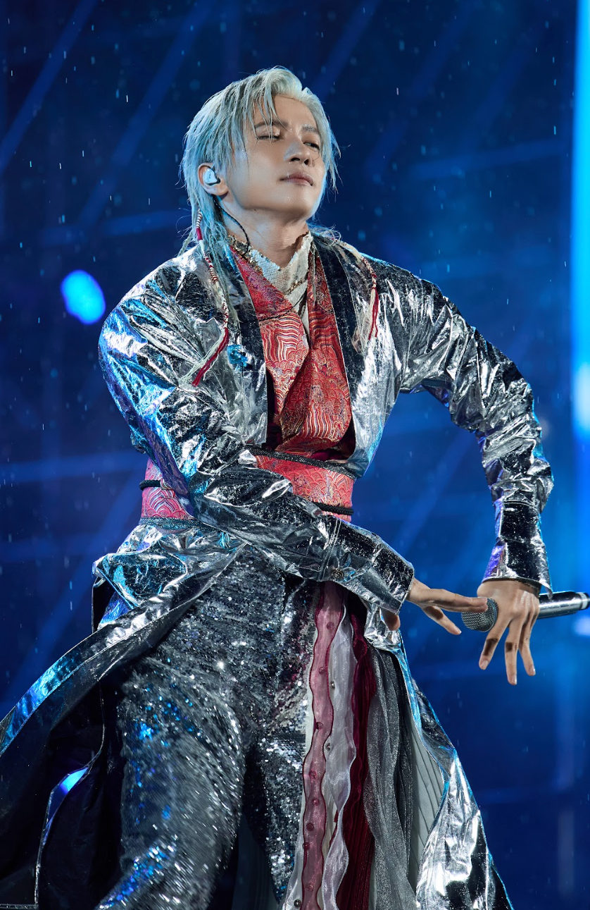 S.T Sơn Thạch chọn phong cách cổ trang, huyền bí với Ngày thương tháng nhớ năm đợi. BB Trần gây bất ngờ khi thể hiện Thôi miên kết hợp cùng múa cột dù sân khấu ướt do ảnh hưởng thời tiết.