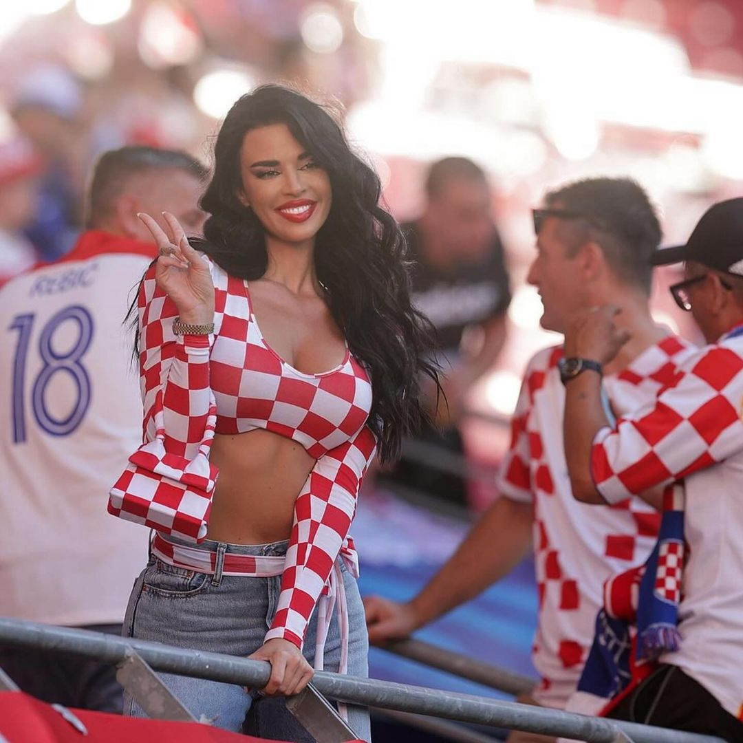 Ivana Knoll hút tương tác nhờ những hình ảnh gợi cảm trên khán đài các trận bóng tại Euro 2024. Ảnh: Instagram. Ivana Knoll hút tương tác nhờ những hình ảnh gợi cảm trên khán đài các trận bóng tại Euro 2024. Ảnh: Instagram.