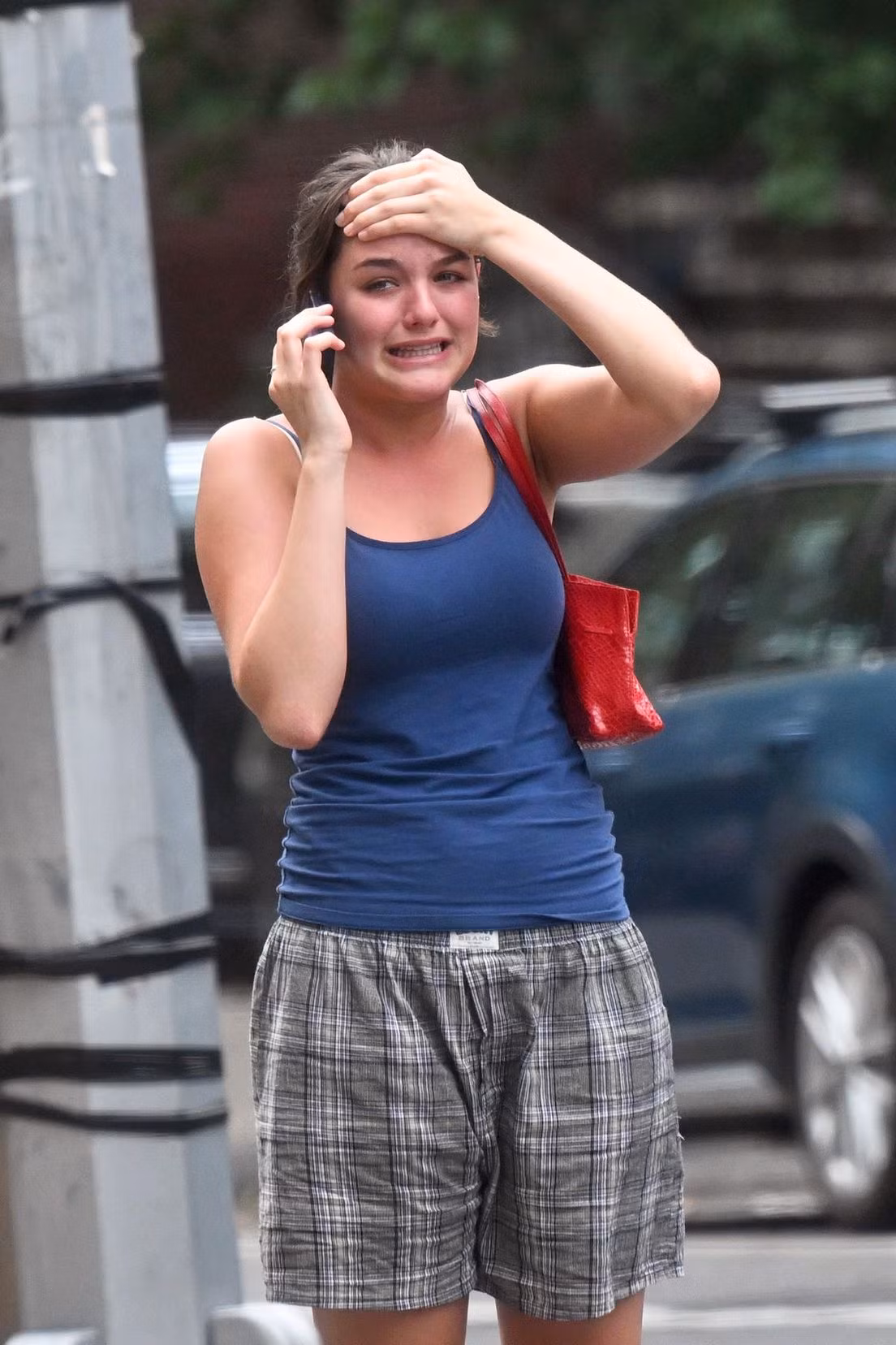 Suri Cruise khóc nức nở trên đường phố New York. Ảnh: Profimedia.