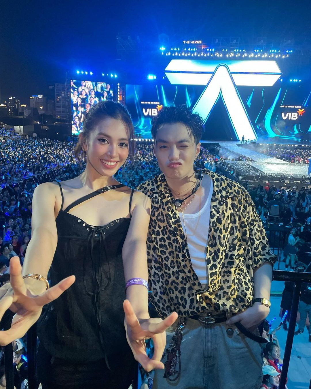 Các người đẹp, ca sĩ bên cạnh rapper Negav, ca sĩ Đức Phúc. Các người đẹp, ca sĩ bên cạnh rapper Negav, ca sĩ Đức Phúc.