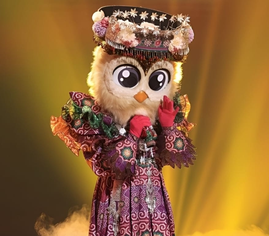 Danh ca Hương Lan được khán giả xác định là Cú Tây Bắc. Danh ca Hương Lan được khán giả xác định là Cú Tây Bắc.