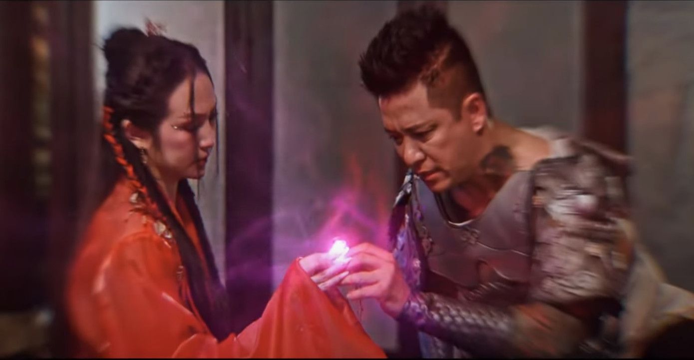 Hương Baby là nữ chính trong MV Quả táo vàng của chồng. Ảnh: CMH.