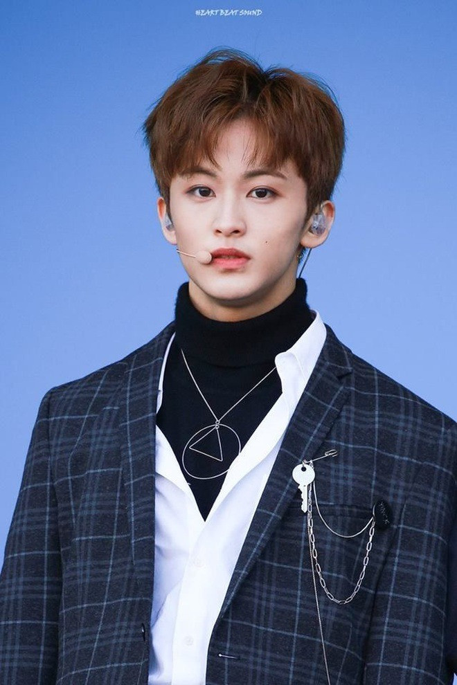 Fan chi hàng trăm triệu đồng chụp ảnh cùng thần tượng.