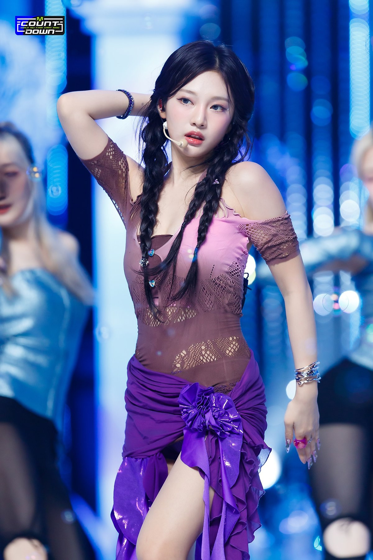 Sắc vóc của thần tượng sinh năm 2002 trở thành chủ đề hot, tạo độ bàn luận trên diễn đàn dành cho fan Kpop. Các ý kiến cho rằng cô là thành viên mang vẻ đẹp sắc sảo nhất aespa. Sắc vóc của thần tượng sinh năm 2002 trở thành chủ đề hot, tạo độ bàn luận trên diễn đàn dành cho fan Kpop. Các ý kiến cho rằng cô là thành viên mang vẻ đẹp sắc sảo nhất aespa.