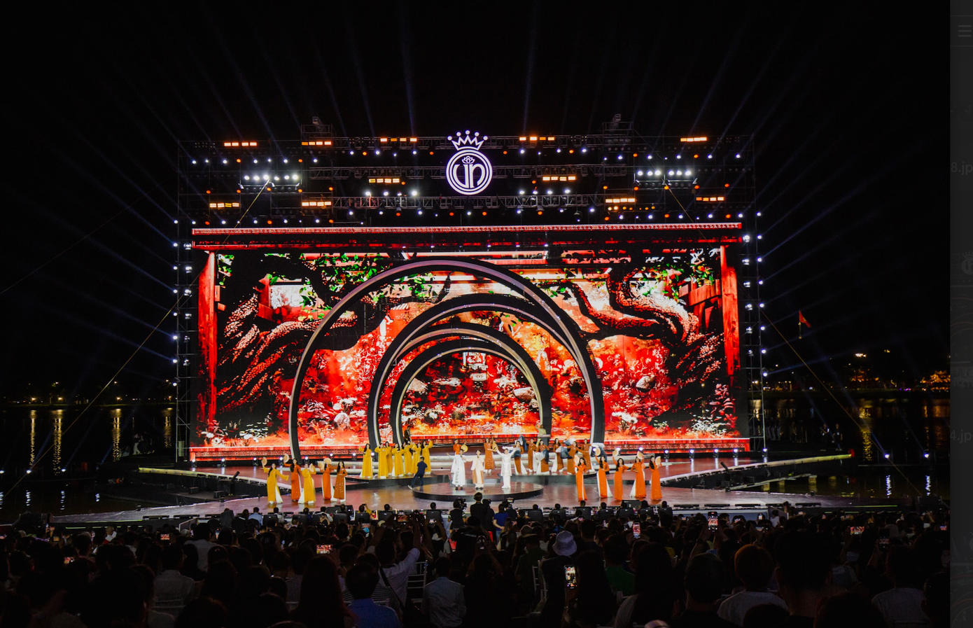 Sự hoành tráng của sân khấu chung kết Hoa hậu Việt Nam 2024 trên sông Hương. Sự hoành tráng của sân khấu chung kết Hoa hậu Việt Nam 2024 trên sông Hương.