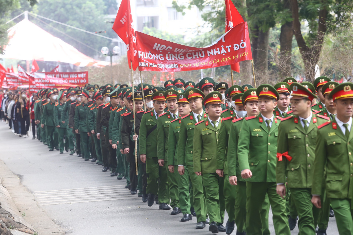 Năm 2024 là lần thứ 16 chương trình được tổ chức, với sự tham gia của hơn 45 tỉnh, thành phố và nhiều cơ quan, đơn vị, trường học... hưởng ứng tổ chức. Dự kiến năm nay Chủ Nhật Đỏ tiếp nhận 45.000-50.000 đơn vị máu. Năm 2023, chương trình đã tiếp nhận gần 60.000 đơn vị máu, vượt kế hoạch đề ra gần 10.000 đơn vị.