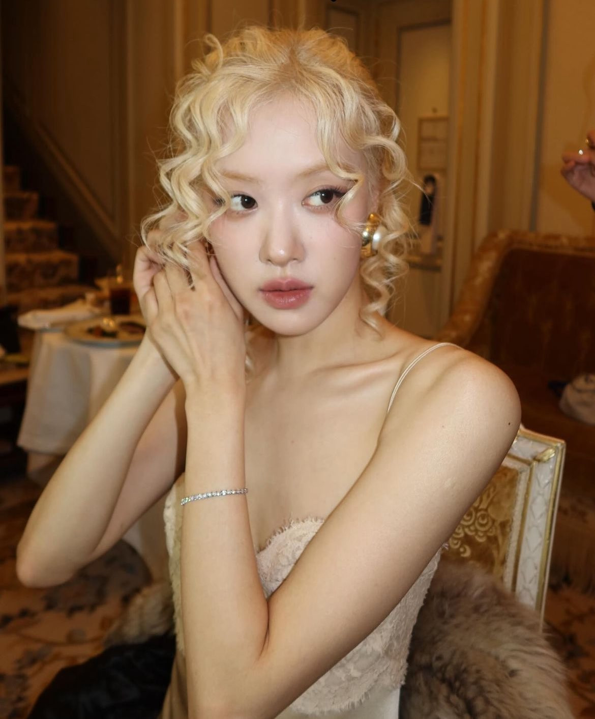 Các thành viên BlackPink tiếp tục là tâm điểm khi xuất hiện ở Tuần Lễ Thời trang Paris. Nối gót chị cả Jisoo, Rosé có màn biến hóa rạng rỡ trong show diễn Women’s Summer 25 của thương hiệu Saint Laurent, rạng sáng 25/9 (giờ Việt Nam). Ảnh: Getty, Instagram. Các thành viên BlackPink tiếp tục là tâm điểm khi xuất hiện ở Tuần Lễ Thời trang Paris. Nối gót chị cả Jisoo, Rosé có màn biến hóa rạng rỡ trong show diễn Women’s Summer 25 của thương hiệu Saint Laurent, rạng sáng 25/9 (giờ Việt Nam). Ảnh: Getty, Instagram.