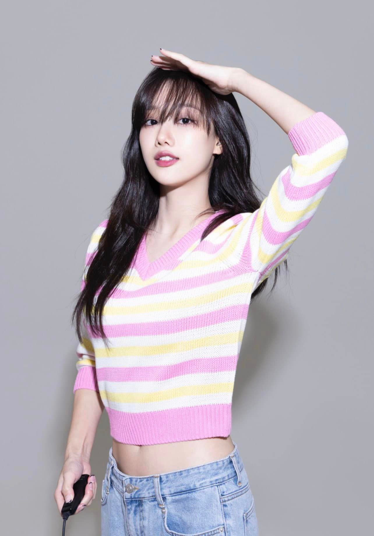 Trong thời gian ngắn, Naeun lọt vào “mắt xanh” của các nhãn hàng, nhận hợp đồng cho hơn 10 thương hiệu lớn nhỏ, từ mỹ phẩm tới thời trang, đóng Extraordinary you, Hip hop king…