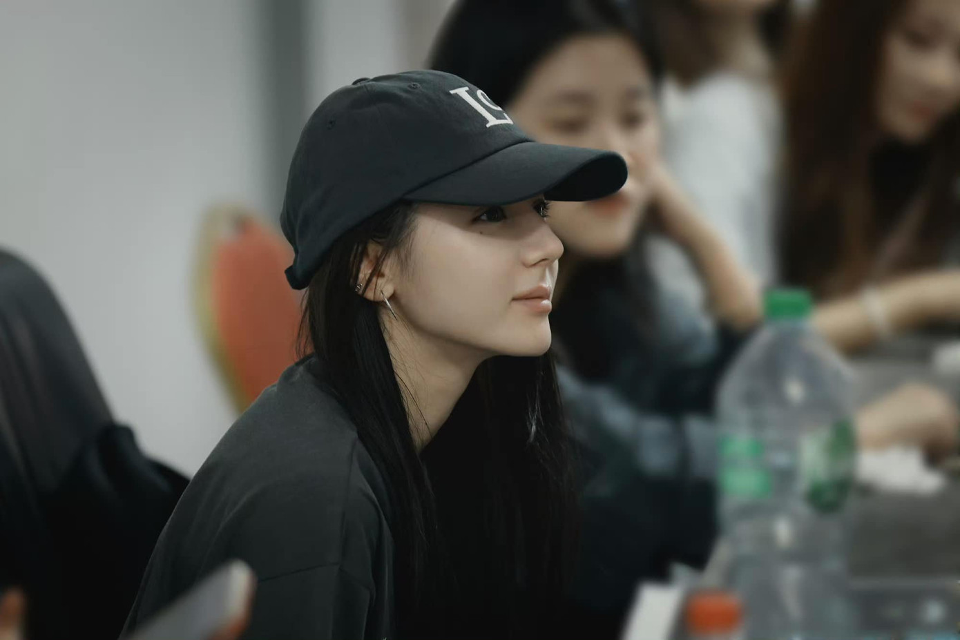 Địch Lệ Nhiệt Ba để mặt mộc gây sốt. Ảnh: Weibo. Địch Lệ Nhiệt Ba để mặt mộc gây sốt. Ảnh: Weibo.