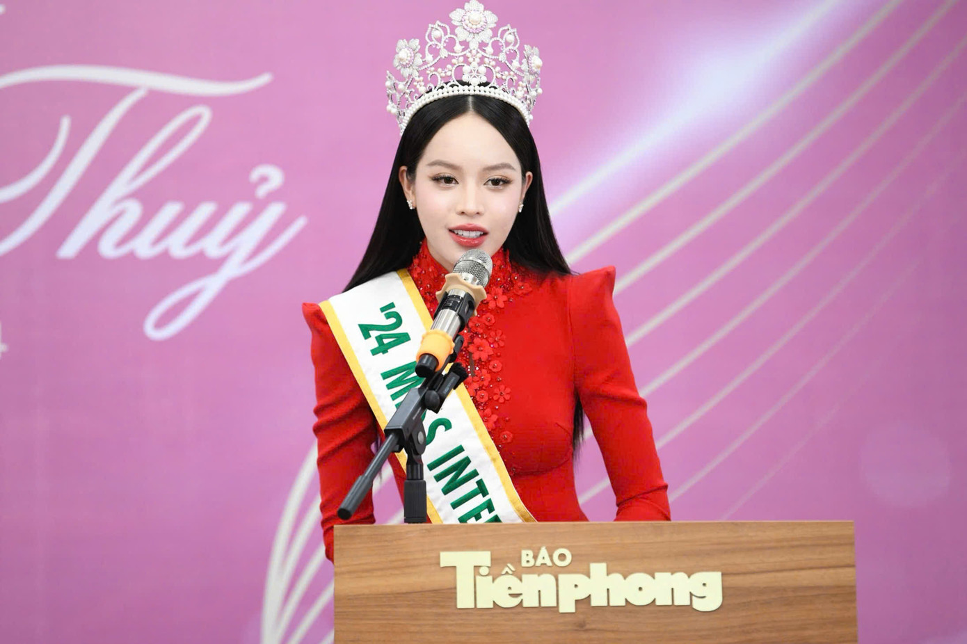 Hoa hậu Huỳnh Thị Thanh Thủy tự hào với danh vị Hoa hậu Việt Nam 2022. Ảnh: Như Ý. Hoa hậu Huỳnh Thị Thanh Thủy tự hào với danh vị Hoa hậu Việt Nam 2022. Ảnh: Như Ý.