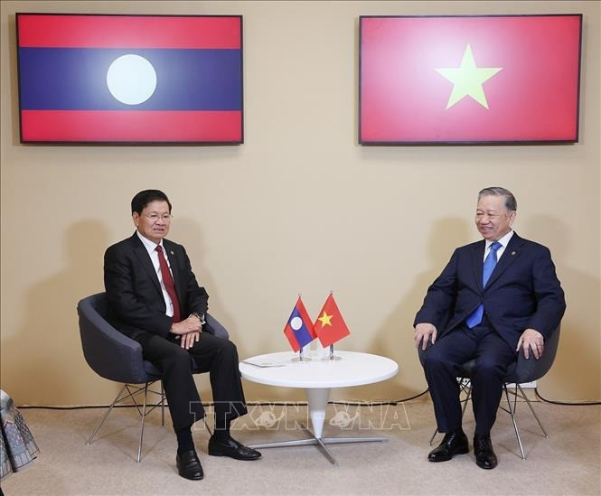 Tổng Bí thư, Chủ tịch nước Tô Lâm tiếp xúc song phương với Tổng Bí thư, Chủ tịch nước Lào Thongloun Sisoulith. (Ảnh: Trí Dũng/TTXVN) Tổng Bí thư, Chủ tịch nước Tô Lâm tiếp xúc song phương với Tổng Bí thư, Chủ tịch nước Lào Thongloun Sisoulith. (Ảnh: Trí Dũng/TTXVN)