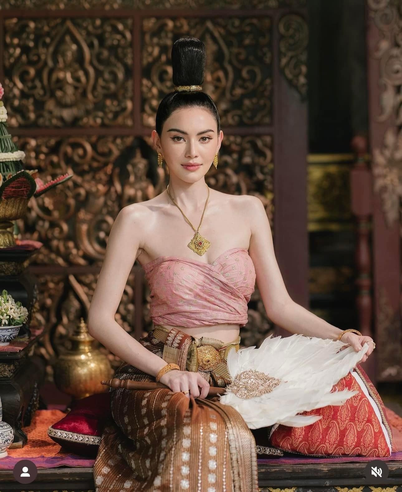 Mae Yua đang là phim Thái Lan gây sốt của đài One31 do Mai Davika đóng chính. Mae Yua đang là phim Thái Lan gây sốt của đài One31 do Mai Davika đóng chính.