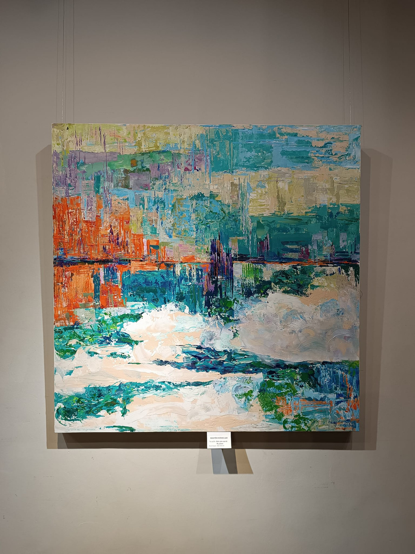 Với chị, vẽ chỉ đơn giản là bày tỏ ra những điều bên trong mình lên tranh, không cao siêu, xa vời. Với chị, vẽ chỉ đơn giản là bày tỏ ra những điều bên trong mình lên tranh, không cao siêu, xa vời.