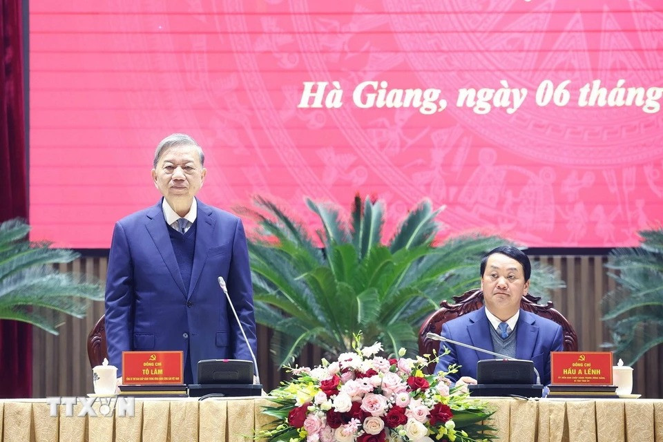Tiếp tục chương trình công tác tại Hà Giang, sáng 6/2/2025, tại Hà Giang, Tổng Bí thư Tô Lâm cùng đoàn công tác Trung ương thăm và làm việc với Ban Chấp hành Đảng bộ tỉnh Hà Giang về kết quả thực hiện Nghị quyết Đại hội XIII của Đảng, Nghị quyết Đại hội Đảng bộ tỉnh lần thứ XVII, phương hướng, nhiệm vụ trọng tâm năm 2025. (Ảnh: Thống Nhất/TTXVN)