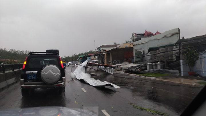 Nhiều người thiệt mạng vì bão Damrey quét qua ảnh 23