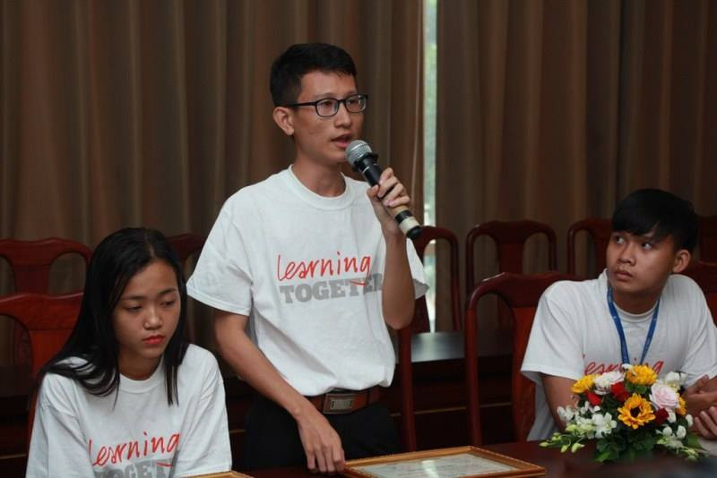 Lễ trao học bổng và tọa đàm 'Nâng bước sinh viên-Chắp cánh tương lai' ảnh 6