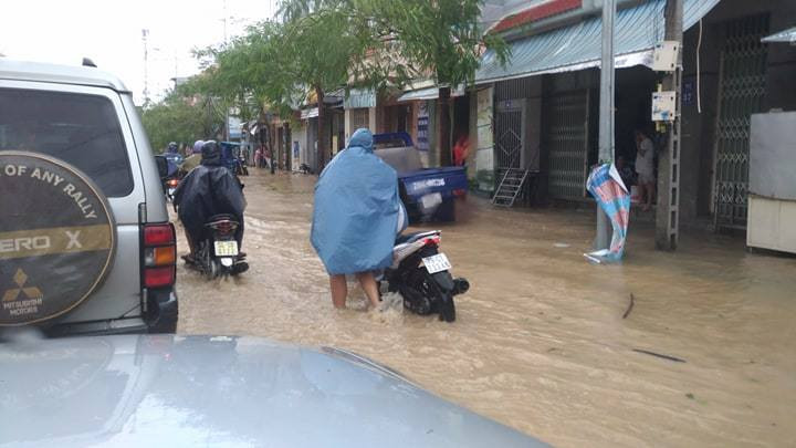 Nhiều người thiệt mạng vì bão Damrey quét qua ảnh 33