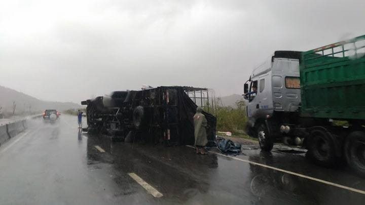 Nhiều người thiệt mạng vì bão Damrey quét qua ảnh 25