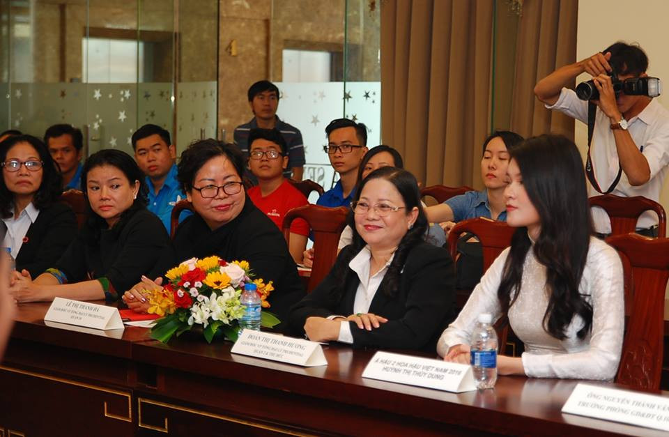 Lễ trao học bổng và tọa đàm 'Nâng bước sinh viên-Chắp cánh tương lai' ảnh 16