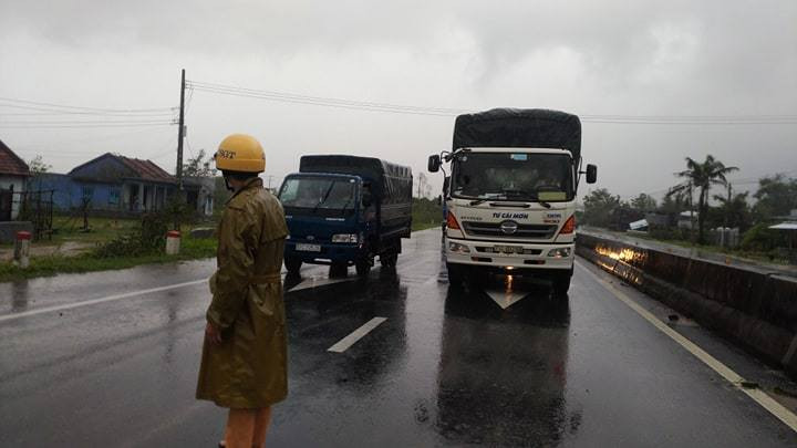 Nhiều người thiệt mạng vì bão Damrey quét qua ảnh 12