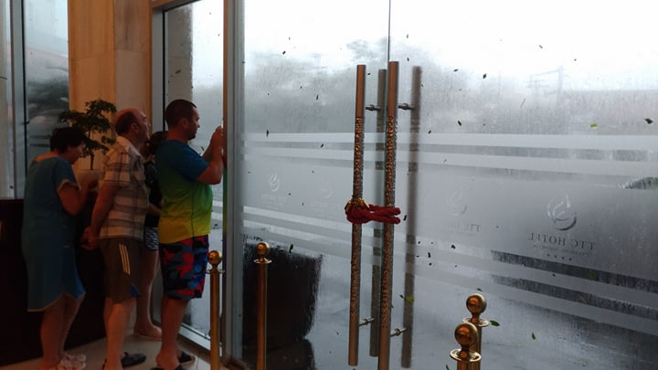 Nhiều người thiệt mạng vì bão Damrey quét qua ảnh 66