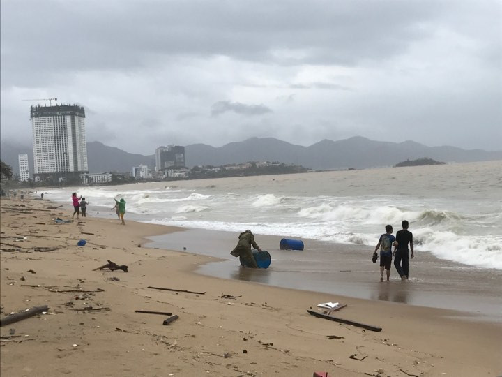 Nhiều người thiệt mạng vì bão Damrey quét qua ảnh 9