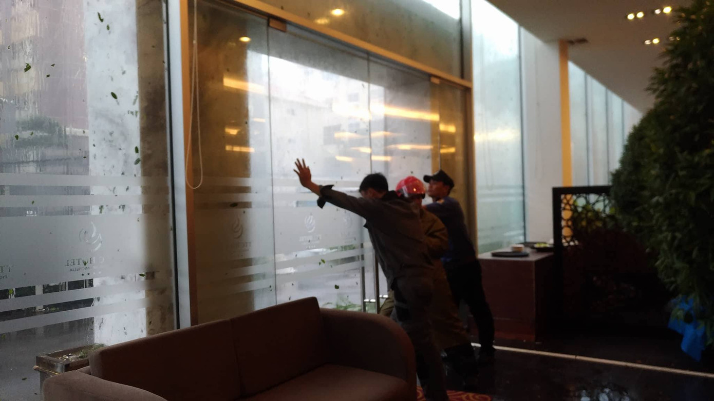 Nhiều người thiệt mạng vì bão Damrey quét qua ảnh 62