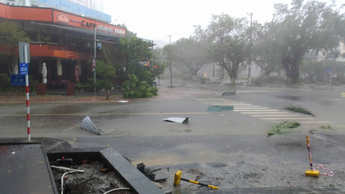 Nhiều người thiệt mạng vì bão Damrey quét qua ảnh 67