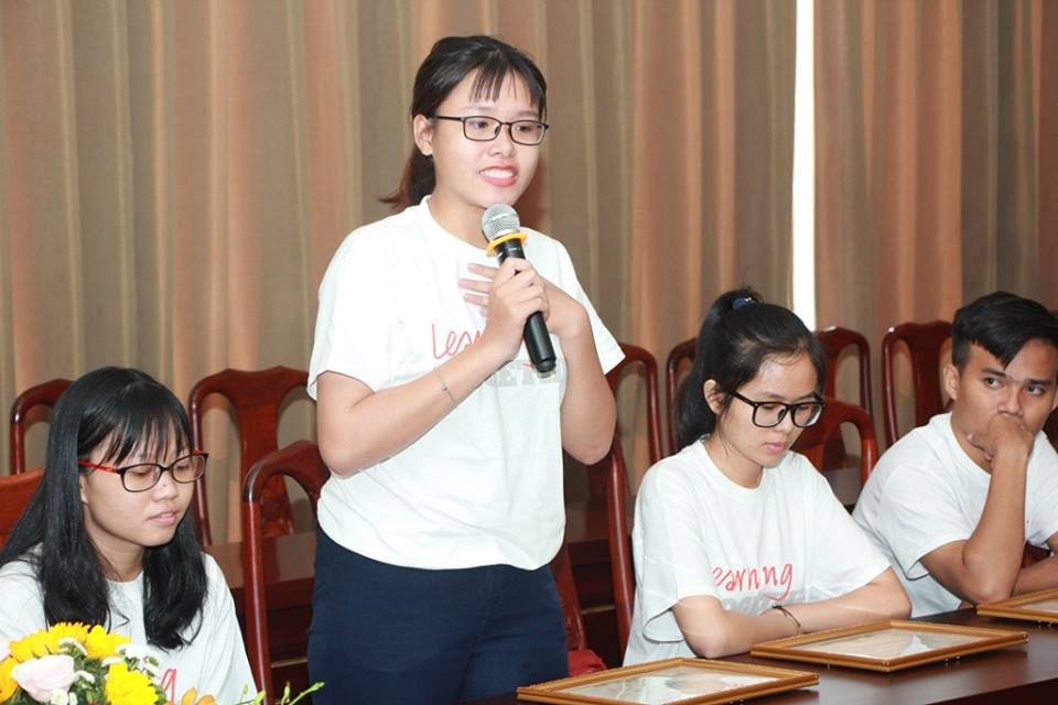 Lễ trao học bổng và tọa đàm 'Nâng bước sinh viên-Chắp cánh tương lai' ảnh 9