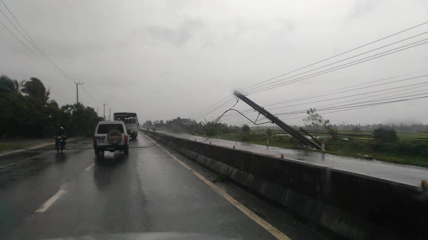 Nhiều người thiệt mạng vì bão Damrey quét qua ảnh 11