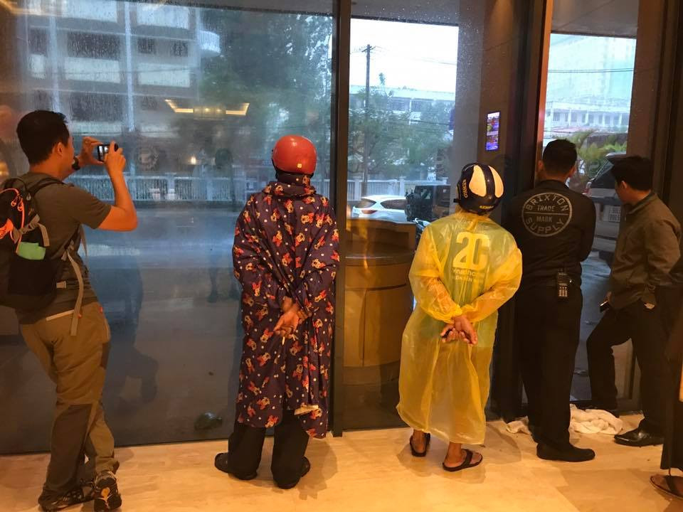 Nhiều người thiệt mạng vì bão Damrey quét qua ảnh 82