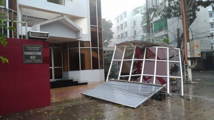 Nhiều người thiệt mạng vì bão Damrey quét qua ảnh 69