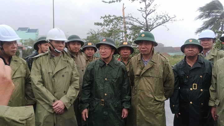 Nhiều người thiệt mạng vì bão Damrey quét qua ảnh 32