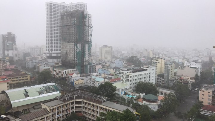 Nhiều người thiệt mạng vì bão Damrey quét qua ảnh 44