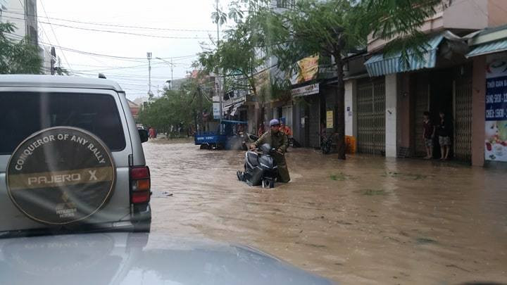 Nhiều người thiệt mạng vì bão Damrey quét qua ảnh 34