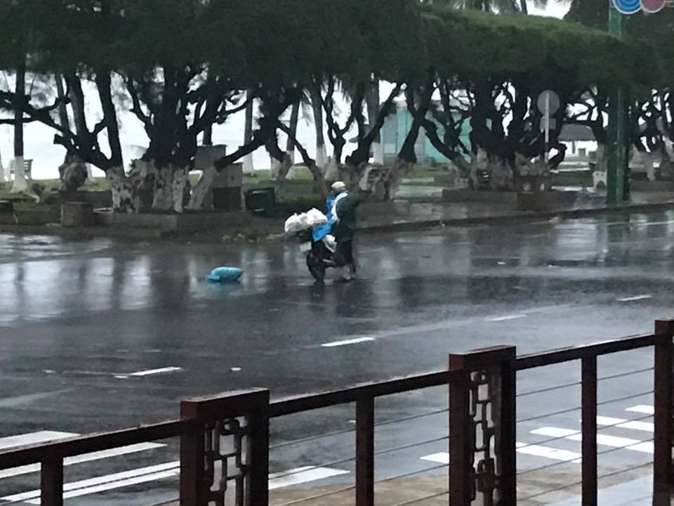 Nhiều người thiệt mạng vì bão Damrey quét qua ảnh 73