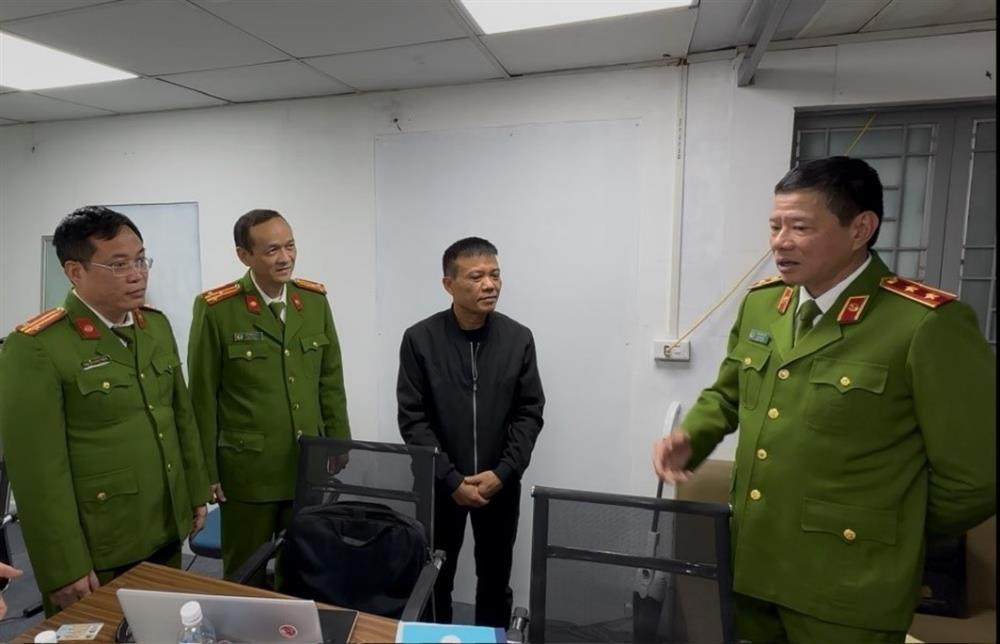 Trung tướng Trần Minh Lệ, Cục trưởng Cục cảnh sát phòng, chống tội phạm về môi trường (C05) trực tiếp chỉ đạo kiểm tra, làm rõ các sai phạm tại Công ty TNHH Thương mại Linh Hải.