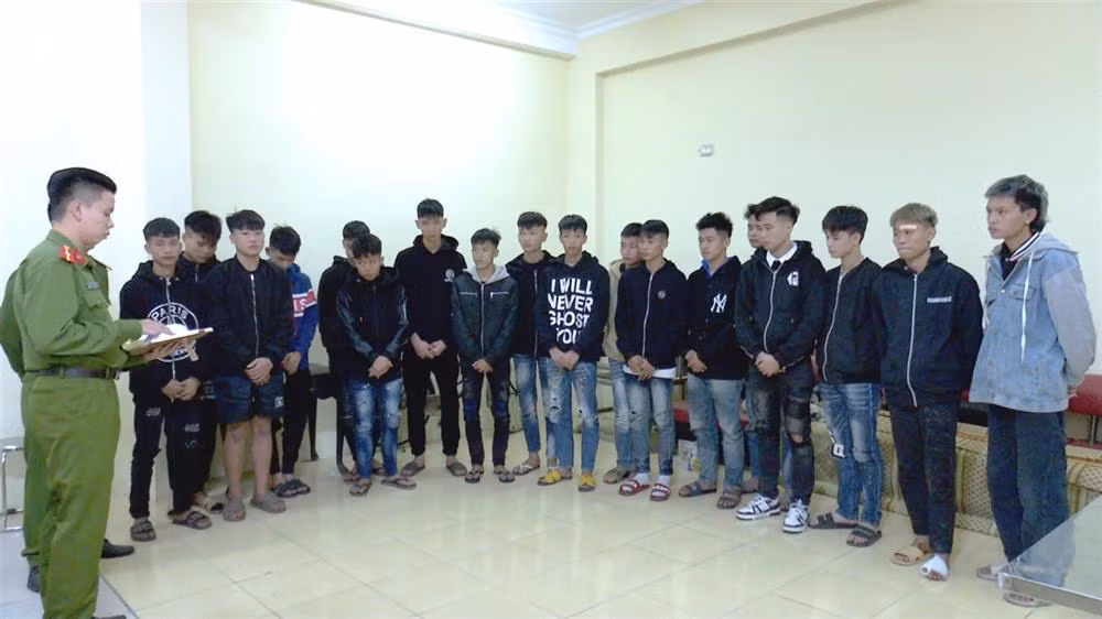 Nhóm đối tượng tại cơ quan công an. Nhóm đối tượng tại cơ quan công an.