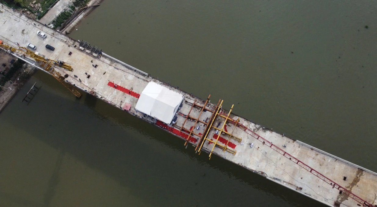 Lễ hợp long cầu vượt sông Đáy. Lễ hợp long cầu vượt sông Đáy.