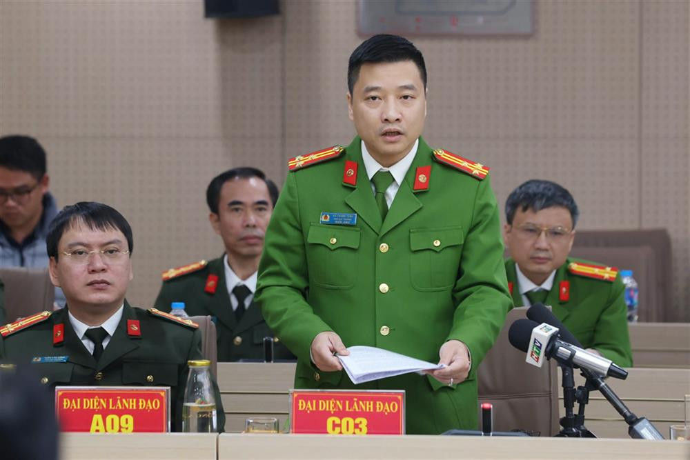 Thượng tá Vũ Thanh Tùng, Phó Cục trưởng Cục Cảnh sát điều tra tội phạm về tham nhũng, kinh tế, buôn lậu, Bộ Công an phát biểu tại Họp báo. Thượng tá Vũ Thanh Tùng, Phó Cục trưởng Cục Cảnh sát điều tra tội phạm về tham nhũng, kinh tế, buôn lậu, Bộ Công an phát biểu tại Họp báo.