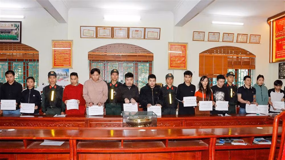 Các đối tượng tại cơ quan công an. Các đối tượng tại cơ quan công an.