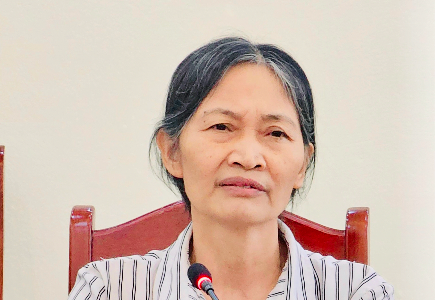 Bà Lương Thị Hoa, vợ của ông Cao Thanh Bình (bệnh binh hạng 1/3, mất sức lao động 81%).