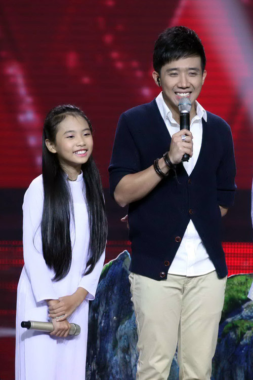  Trấn Thành và Phương Mỹ Chi trong Giọng hát Việt nhí - Ảnh: Độc Lập (Thanh Niên)